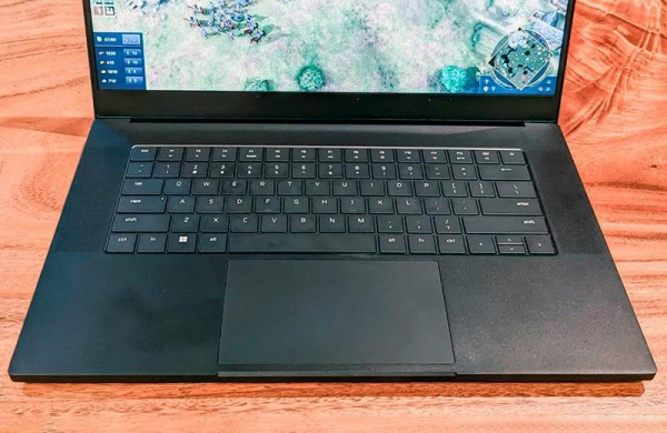 Обзор Razer Blade 15 (2022): дорогого ноутбука для HDR-игр со старыми проблемами