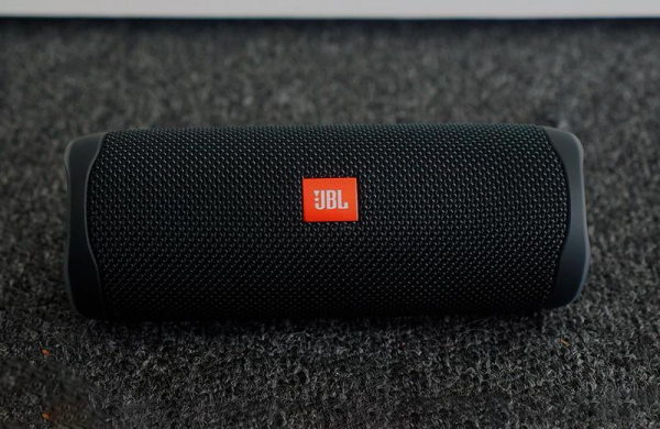 Обзор JBL Flip 5: обновлённая портативная Bluetooth-колонка без излишеств