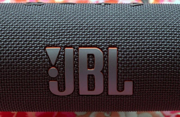 Обзор JBL Flip 6: портативной колонки с небольшими и важными обновлениями