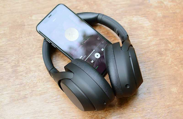 Обзор Sony WH-1000XM4: лучшие наушники стали ещё лучше