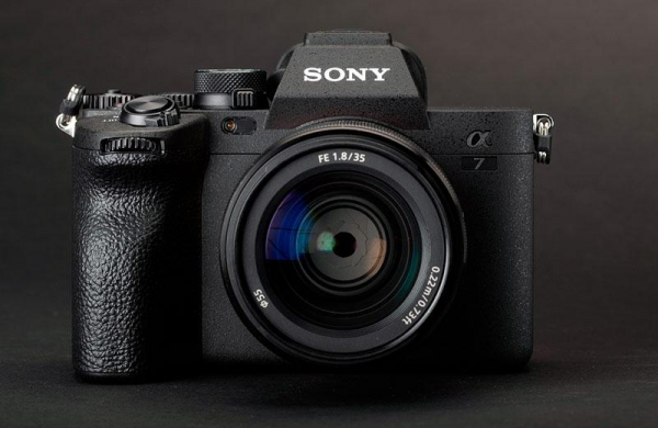 Обзор Sony A7 IV: мощная гибридная камера со скользящим затвором