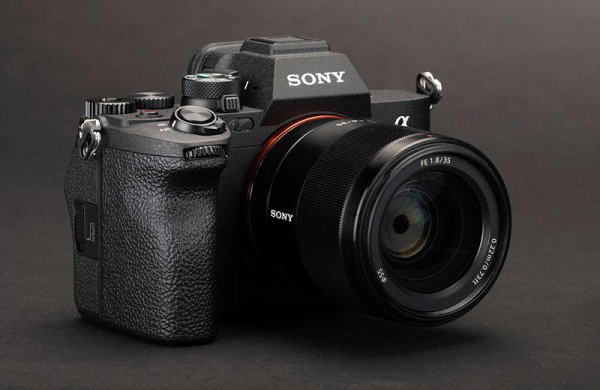 Обзор Sony A7 IV: мощная гибридная камера со скользящим затвором