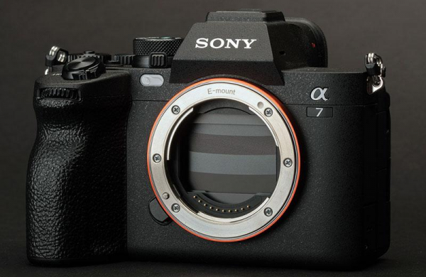 Обзор Sony A7 IV: мощная гибридная камера со скользящим затвором