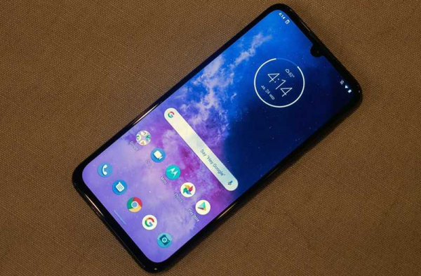 Обзор телефона Motorola One Zoom с четырьмя камерами