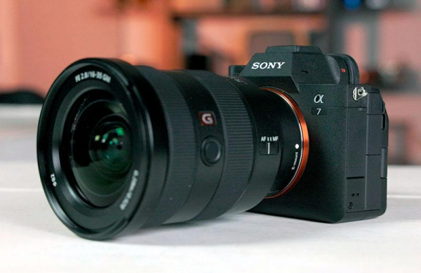 Обзор Sony A7 IV: мощная гибридная камера со скользящим затвором