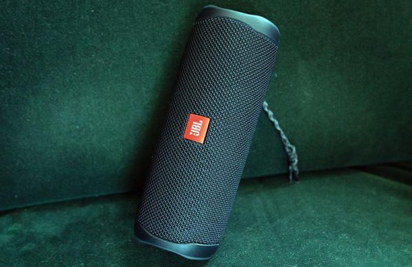 Обзор JBL Flip 5: обновлённая портативная Bluetooth-колонка без излишеств